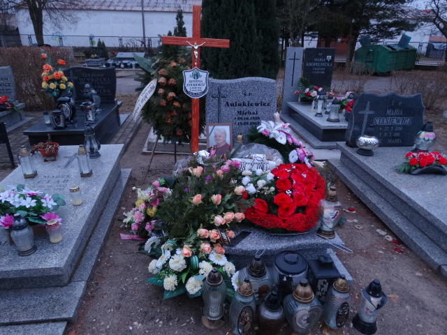 Krystyna Aniukiewicz 1942 Góra - Grobonet - Wyszukiwarka osób pochowanych